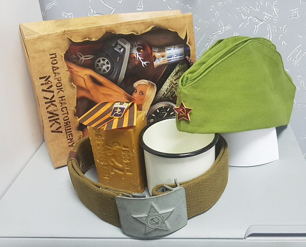 Подарочный набор Medium (Пилотка+стакан+упаковка) Подарочный набор Medium (Пилотка+стакан+упаковка)